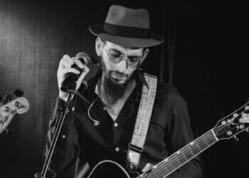 "גם בישיבה וגם בבית הזכירו לי שהנגינה היא רק תחביב, אבל לא הסכמתי לשמוע"