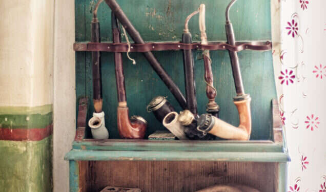 האפר של המקטרת הוא תזכורת מייסרת מאוד לעבר. צילום: שאטרסטוק