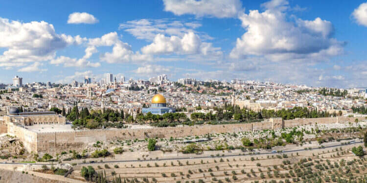 הר הבית והעיר העתיקה בירושלים במבט מהר הזיתים. צילום: שאטרסטוק הר הבית והעיר העתיקה בירושלים במבט מהר הזיתים. צילום: שאטרסטוק