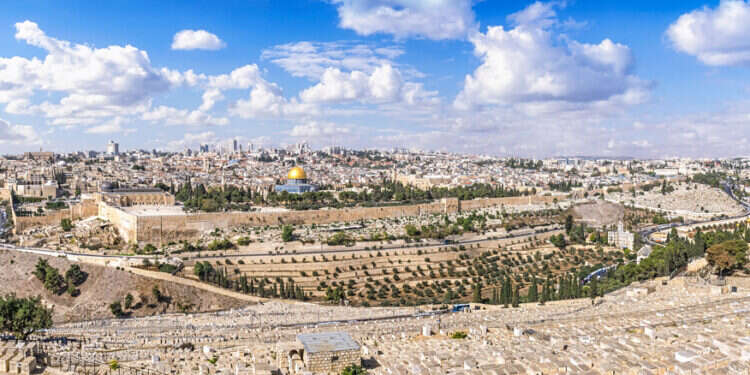 הר הבית והעיר העתיקה בירושלים במבט מהר הזיתים. צילום: שאטרסטוק הר הבית והעיר העתיקה בירושלים במבט מהר הזיתים. צילום: שאטרסטוק