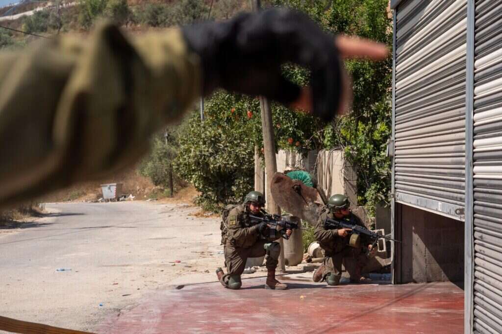 נמשך המצוד אחרי המחבלים. צילום: דובר צה