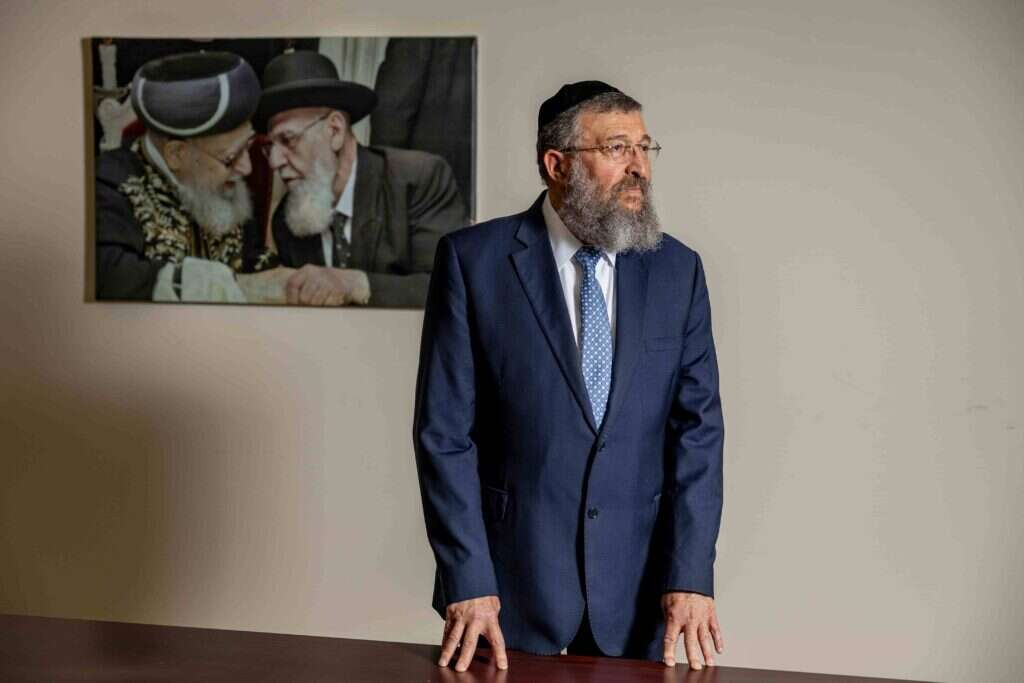 השר בן־צור בחדר סיעת ש השר בן־צור בחדר סיעת ש"ס בכנסת, שלשום. צילום: נעמה שטרן