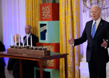 "ברוך ד' אשר נתן מנוחה לעמו ישראל במדינות ארצות הברית". נשיא ארה"ב ג'ו ביידן בטקס הדלקת נרות חנוכה בבית הלבן, השנה. צילום: איי.אף.פי