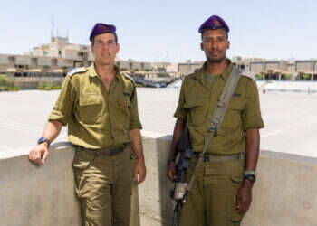 רס רס"ן דרבה וסא"ל גונן על רקע רחבת המסדרים בבה"ד. צילום: לירון מולדובן