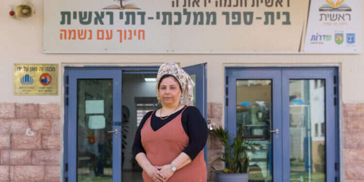 יעל מאמו, מנהלת בית הספר "ראשית" בשדרות, בשבוע שעבר. צילום: לירון מולדובן