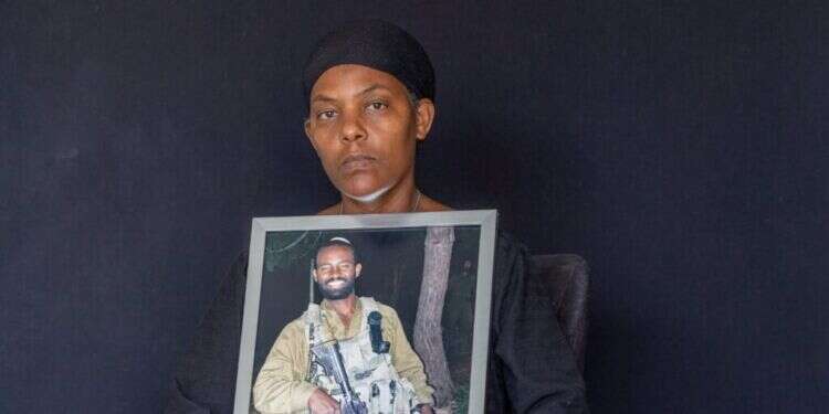 "עמנואל לא אמר לנו שהוא בעזה. הוא אמר לנו 'אני במחשבים'". ממיי ואנדייהו פלקה. צילום: יוסי אלוני