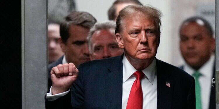 טראמפ בבית המשפט במנהטן; ניו יורק. צילום: EPA