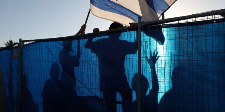 צילום: EPA אנו כבר לא מגזר נרדף – אלא ציבור מוביל עם יד על הגה המדינה