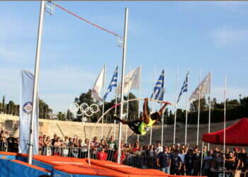 הקופץ במוט הסעודי חוסיין אל־חזאם. צילום: EPA