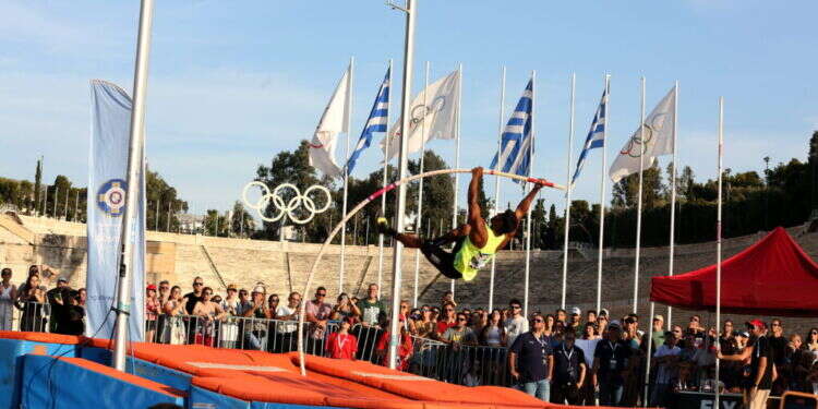 הקופץ במוט הסעודי חוסיין אל־חזאם. צילום: EPA הקופץ במוט הסעודי חוסיין אל־חזאם. צילום: EPA