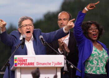 ז'אן לוק מלנשון, מ"החזית העממית החדשה", חוגג את תוצאות הבחירות. EPA. צרפת 2024