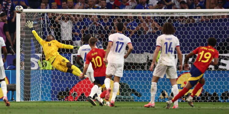 הכדורגל חוזר הביתה או שושלת ספרדית חדשה: התחזיות לגמר היורו