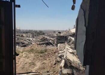 הריסות שג'אעיה. ברקע: קיבוץ נחל־עוז. צילום: אביגיל זית הריסות שג'אעיה. ברקע: קיבוץ נחל־עוז. צילום: אביגיל זית
