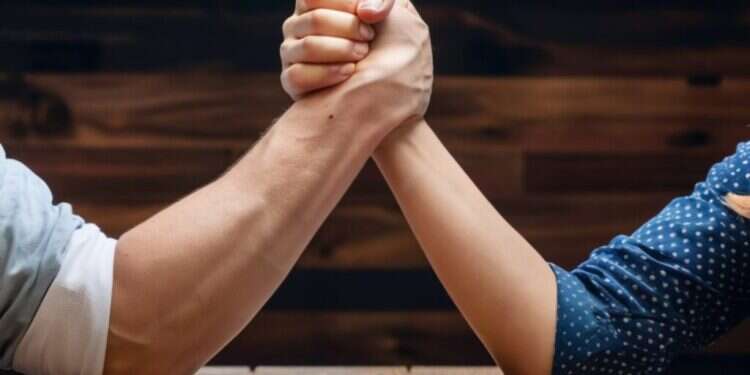 בין המצרים: על מאבקי כוח בזוגיות והדרך להתמודד איתם