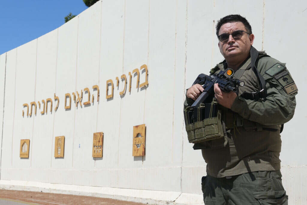 ח״כ מיכאל ביטון בחניתה. צילום: אייל מרגולין - ג׳יני