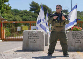 ח״כ מיכאל ביטון בחניתה. צילום: אייל מרגולין - ג׳יני.