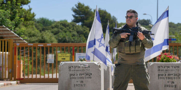 ח״כ מיכאל ביטון בחניתה. צילום: אייל מרגולין - ג׳יני.