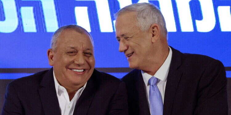 בני גנץ וגדי איזנקוט, המחנה הממלכתי. צילום: AFP