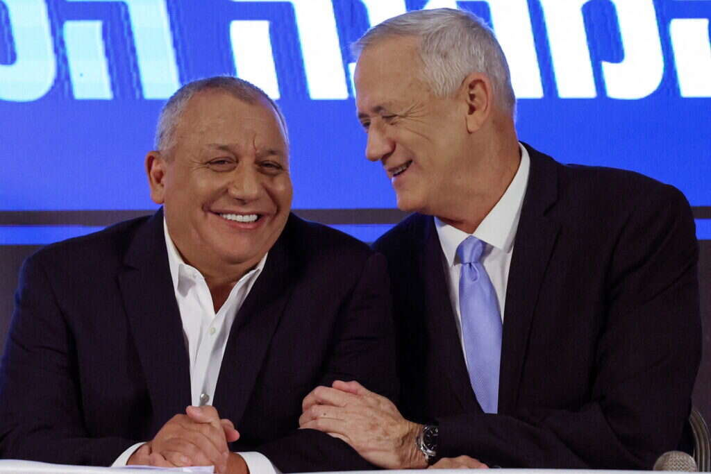 בני גנץ וגדי איזנקוט, המחנה הממלכתי. צילום: AFP