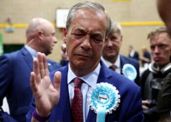 הפער הגדול בהיסטוריית הבחירות בבריטניה. נייג'ל פרג' ביום הבחירות. צילום: AFP