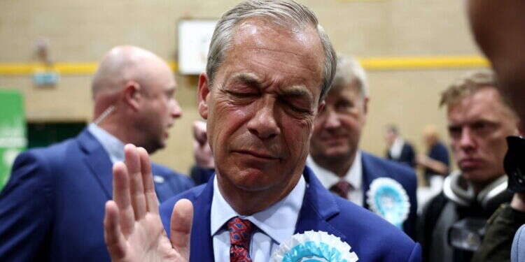 הפער הגדול בהיסטוריית הבחירות בבריטניה. נייג'ל פרג' ביום הבחירות. צילום: AFP הפער הגדול בהיסטוריית הבחירות בבריטניה. נייג'ל פרג' ביום הבחירות. צילום: AFP