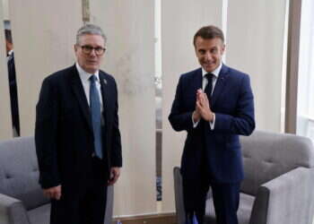 ראש ממשלת בריטניה, קיר סטארמר ונשיא צרפת, עמנואל מקרון. צילום: AFP