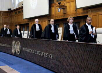 "אנחנו מכירים את אומות העולם בצביעותן. איננו חייבים להן דבר". שופטי בית הדין הבינלאומי בהאג. צילום: AFP