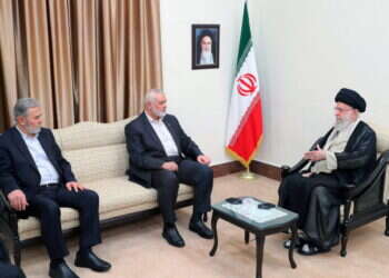 איסמעיל הנייה עם מנהיג הג'יהאד האסלאמי זיאד נח'אלה אצל נשיא איראן מסעוד פזשכיאן, פחות מיממה לפני שחוסל. צילום: AFP מקור איראני: חיסול הנייה – באמצעות טיל קרקע-קרקע ממדינה אחרת