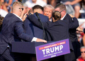 טראמפ לאחר הירי בפנסילבניה. צילום: איי.פי