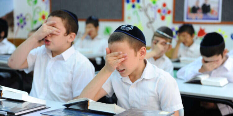 צ'ק פתוח מהמדינה. אילוסטרציה. צילום: פלאש 90