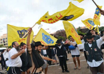 חסידי חב"ד בכיכר רבין בתל־אביב, 2018. צילום: יהודה חיים, פלאש 90