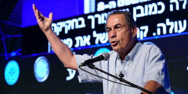 גדעון לוי. צילום: תומר נאומברג - פאלש 90