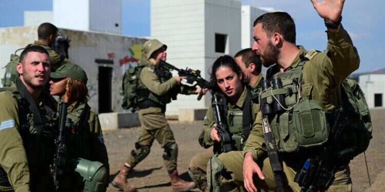 לוחמי הגדוד המעורב 405 באימון בצפון, נובמבר 2020. צילום: מיכאל גלעדי - פלאש90