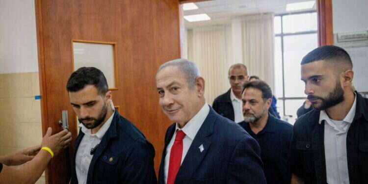 נתניהו בבית המשפט המחוזי לאחר עדותו של ארנון מילצ'ן, יוני 2023. צילום: חיים גולדברג - פלאש 90 נתניהו בבית המשפט המחוזי לאחר עדותו של ארנון מילצ'ן, יוני 2023. צילום: חיים גולדברג - פלאש 90