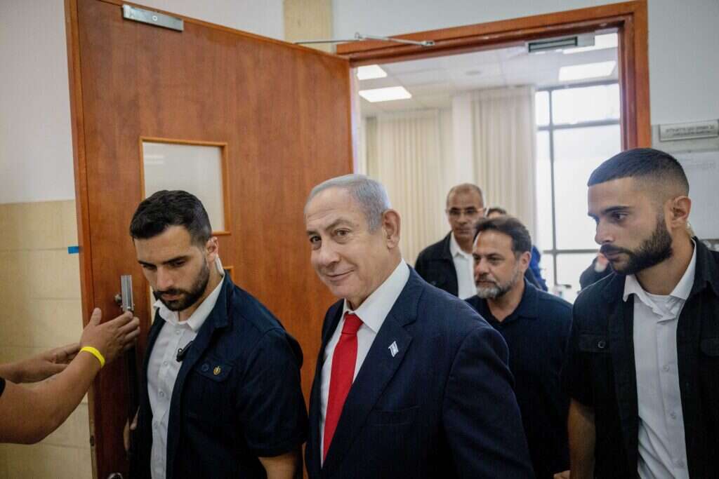 נתניהו בבית המשפט המחוזי לאחר עדותו של ארנון מילצ'ן, יוני 2023. צילום: חיים גולדברג - פלאש 90 נתניהו בבית המשפט המחוזי לאחר עדותו של ארנון מילצ'ן, יוני 2023. צילום: חיים גולדברג - פלאש 90