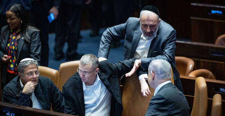 לכולם נמאס. נתניהו, דרעי, בן גביר ויריב לוין. צילום: יונתן זינדל, פלאש 90 לכולם נמאס – והממשלה מתפוררת