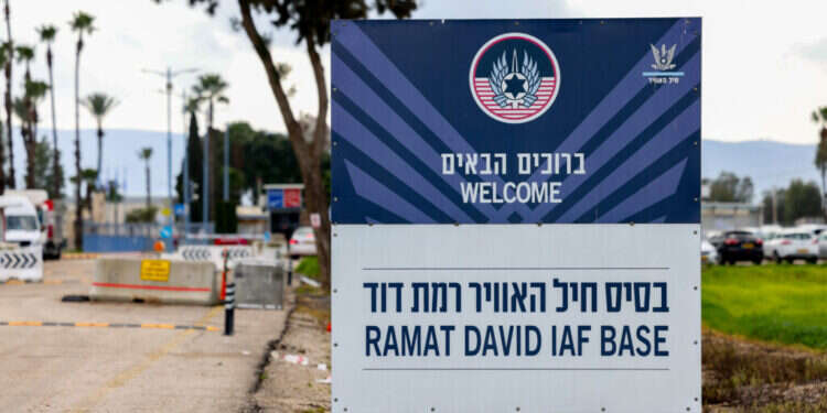 הכניסה לבסיס חיל האוויר ברמת דוד. צילום: דוד כהן, פלאש 90 חיזבאללה פרסם סרטון כטב"ם נוסף: הפעם של בסיס חיל האוויר