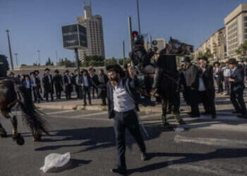 הפגנה נגד גיוס חרדים בירושלים, לפני חודש. צילום: חיים גולדברג, פלאש 90