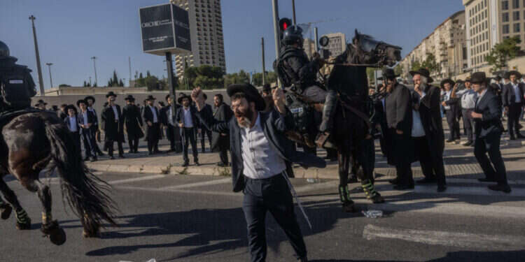 הפגנה נגד גיוס חרדים בירושלים, לפני חודש. צילום: חיים גולדברג, פלאש 90 הפגנה נגד גיוס חרדים בירושלים, לפני חודש. צילום: חיים גולדברג, פלאש 90