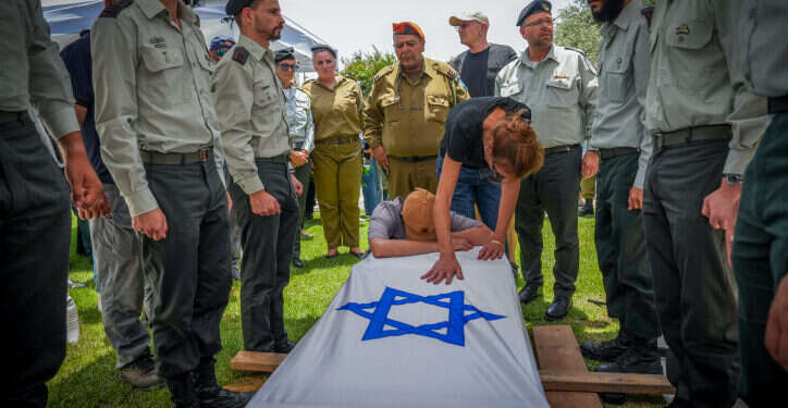 למרות מתקפת חיזבאללה, מאות ליוו את הלוחם מקריית שמונה בדרכו האחרונה