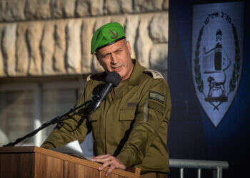 אלוף פיקוד מרכז היוצא יהודה פוקס, בנאומו. צילום: אורן בן חקון, פלאש 90 "נאום התהליכים של יאיר גולן על סטרואידים": האלוף פוקס חולל סערה