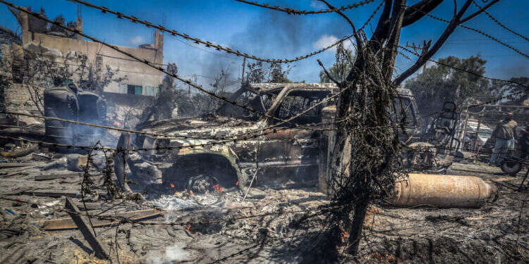 זירת הההתנקשות במוחמד דף. צילום: עבד רחים חטיב - פלאש 90חיסול
ברחו
מלחמה
פלסטינאים
חרבות ברזל
אוהלים
אוהל
מקלט
עזה הערכות: המתקפה על מוחמד דף תשפר את הסיכוי לעסקת חטופים