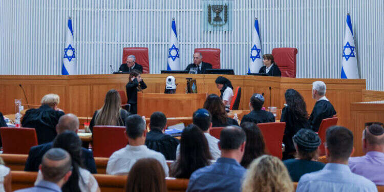 דיון בבית המשפט העליון, ארכיון. צילום: חיים גולדברג, פלאש 90 השופט סולברג: אם לא היתה מוגשת עתירה – מה צה"ל היה עושה?