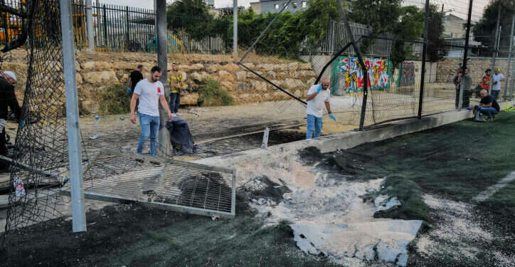 זירת נפילת הרקטה במג'דל שמס, שפגיעתה גרמה למות 12 נערים ילדים ולפציעת עשרות. צילום: מיכאל גלעדי, פלאש 90 זירת נפילת הרקטה במג'דל שמס, שפגיעתה גרמה למות 12 נערים ילדים ולפציעת עשרות. צילום: מיכאל גלעדי, פלאש 90