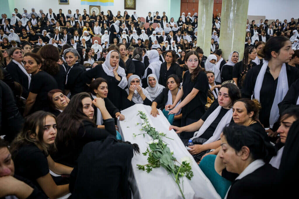 הלוויתם של הילדים שנהרגו מפגיעת טיל במגרש הכדורגל במג'דל שמס. צילום: דוד כהן - פלאש 90