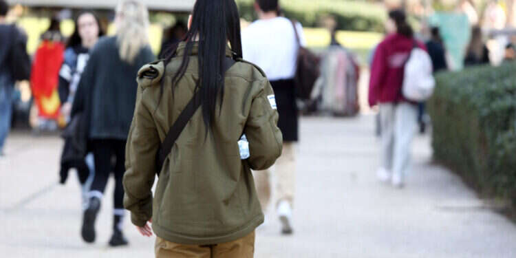 בין מלחמה לאקדמיה. אילוסטרציה. צילום: גדעון מרקוביץ' יותר מ־ 5,000 סטודנטים מגויסים בשיא המלחמה. אילוסטרציה. צילום: גדעון מרקוביץ'