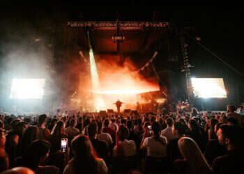 להתאחד לב אל לב. ההופעה בקיסריה. צילום: נאו מדיה