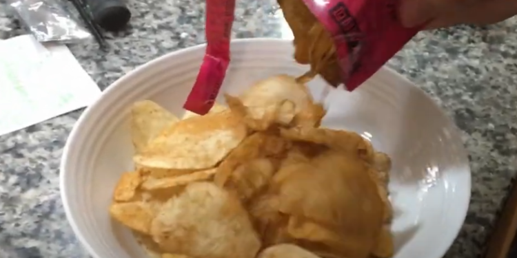 יפן: 14 תלמידים אושפזו לאחר שאכלו "צ'יפס למבוגרים בלבד"