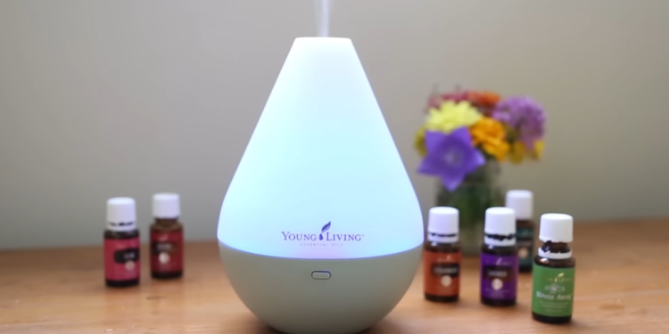 שמנים אתריים, אילוסטרציה. צילום מסך מיוטיוב מוכח מדעית או פייק: ההשפעות האמיתיות של שמנים אתריים