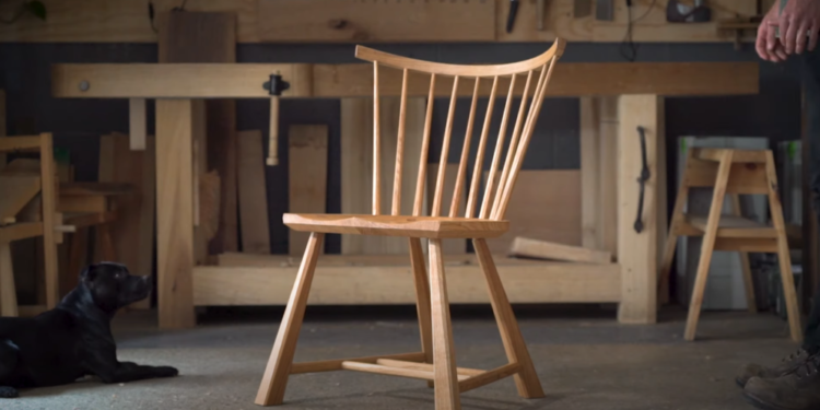 כיסא, אילוסטרציה. צילום מסך מיוטיוב כיסא רגיל לחלוטין ב-2,200 ש"ח יכול ללמד הרבה על רעש ושקט